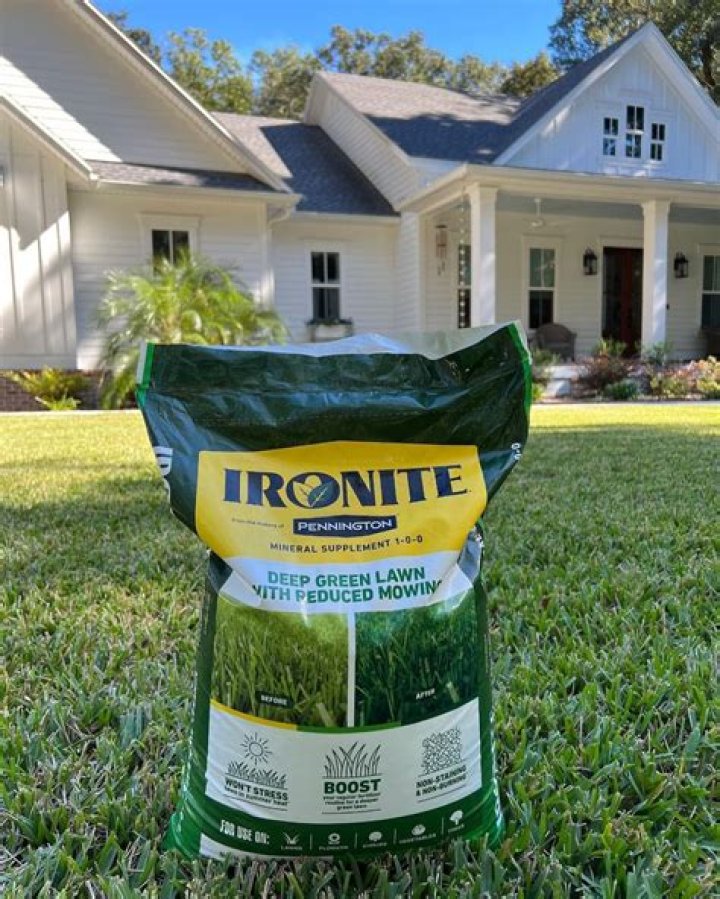 Can Ironite be applied with fertilizer